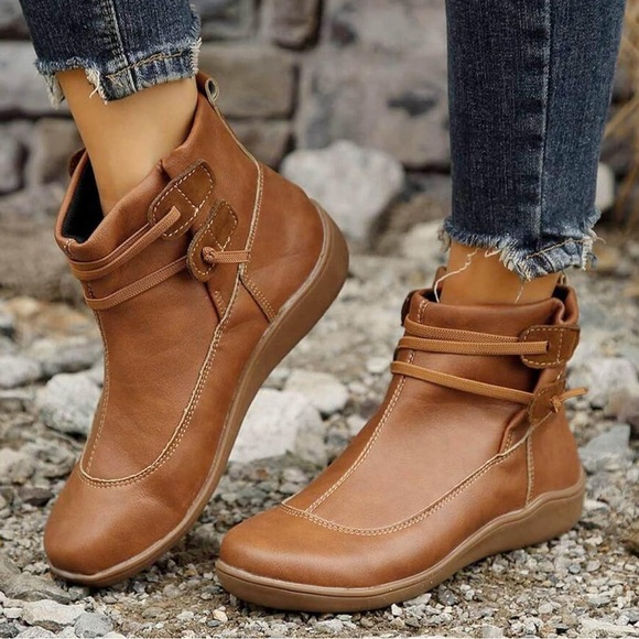 New Vintage Booties Size 6 - Picture 1 of 2